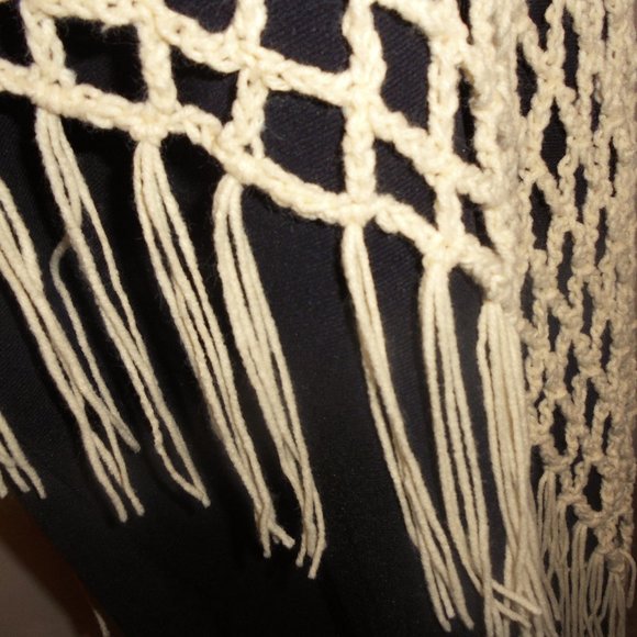 Shawl Crochet Handmade Ivory Fringed Fishnet Large - Picture 5 of 6